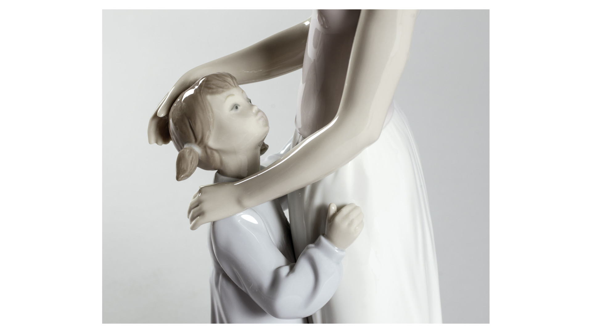 Фигурка Lladro Мамина дочка 16x36 см, фарфор