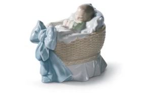 Фигурка Lladro Сокровище, мальчик 7х9 см, фарфор
