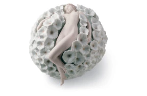 Фигурка Lladro Мечты в цветах 20x17 см, фарфор