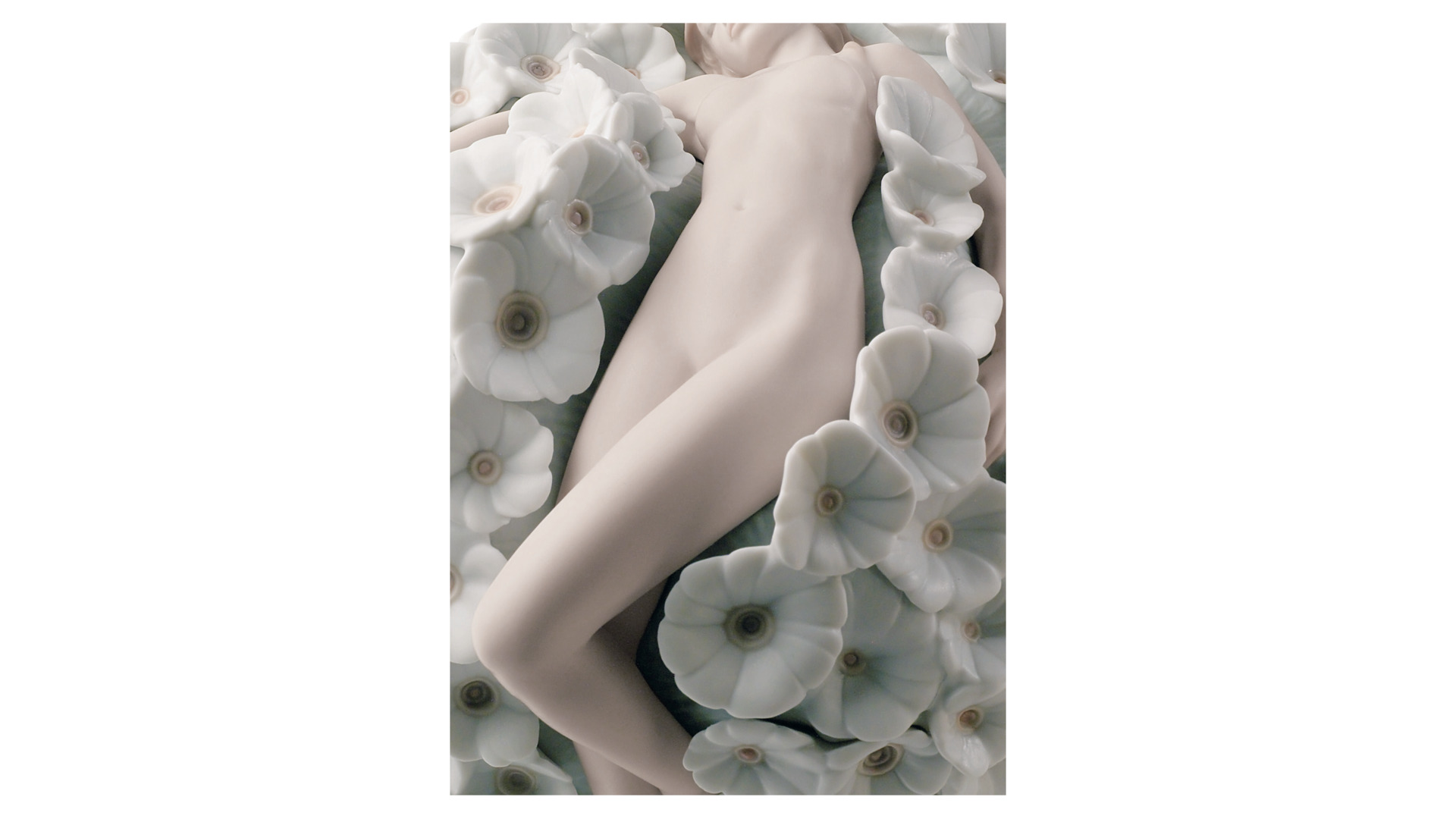 Фигурка Lladro Мечты в цветах 20x17 см, фарфор