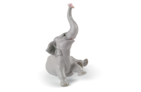 Фигурка Lladro Слоненок с розовым цветком 14x12 см, фарфор