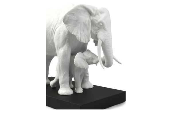 Фигурка Lladro Показывая путь, белые слоны 36x29 см, фарфор