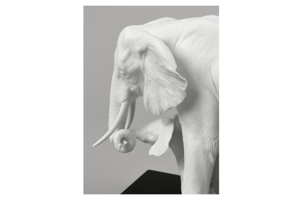 Фигурка Lladro Показывая путь, белые слоны 36x29 см, фарфор