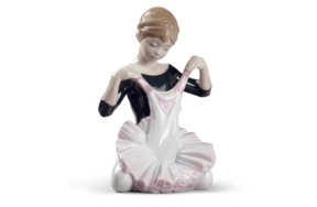 Фигурка Lladro Платье для дебюта 12х18 см, фарфор