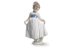 Фигурка Lladro Взгляни на мое платье 12х20 см, фарфор