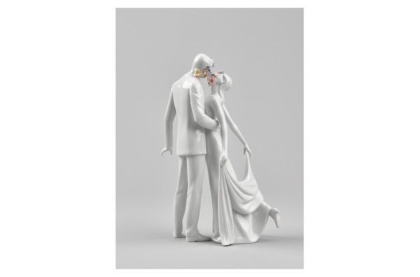 Фигурка Lladro Любовь I, цветы 21х32 см, фарфор