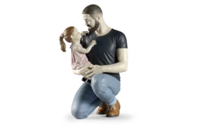 Фигурка Lladro В папиных объятиях 21х35 см, фарфор