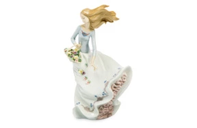 Фигурка Lladro Лепестки на ветру 20x28 см, фарфор