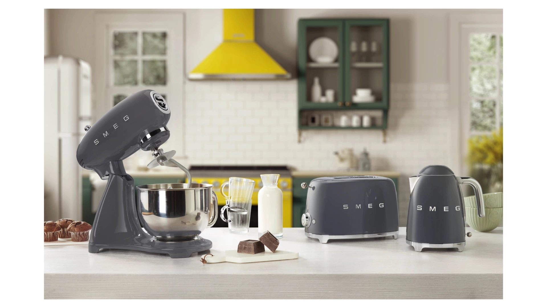Миксер планетарный SMEG SMF03GREU, 800 Вт, чаша стальная 4,8л, 3 насадки, алюминий литой, серый
