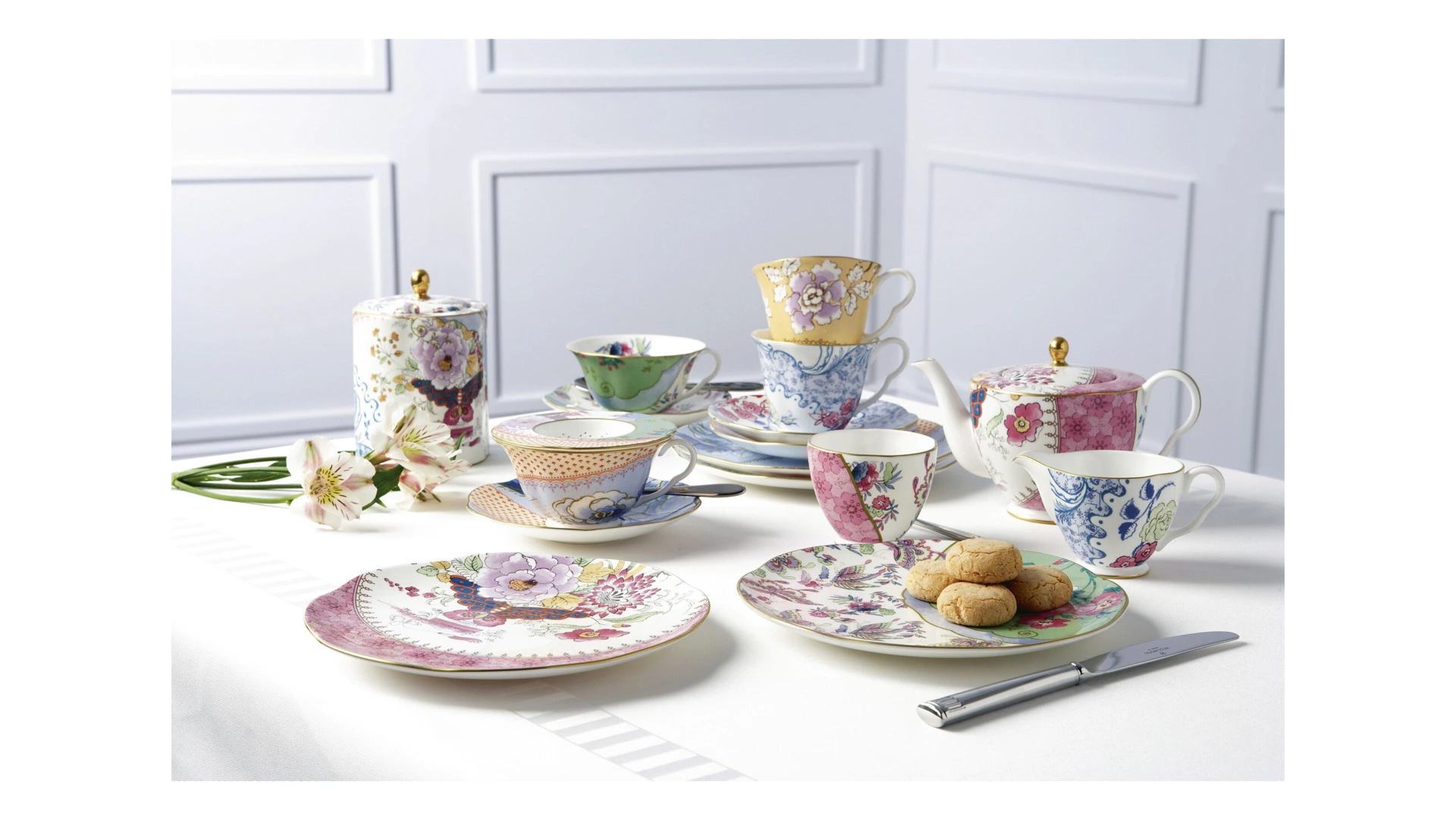 Чашка чайная с блюдцем Wedgwood Бабочки и цветы 250 мл, фарфор