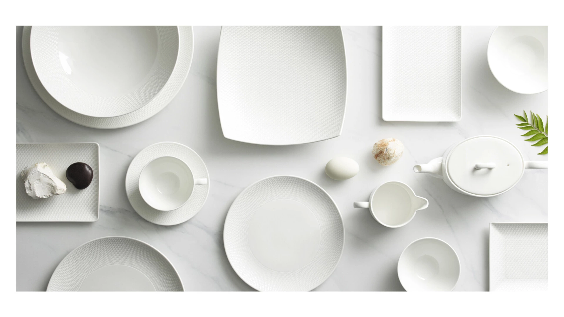 Блюдо круглое Wedgwood Джио 28 см, фарфор костяной