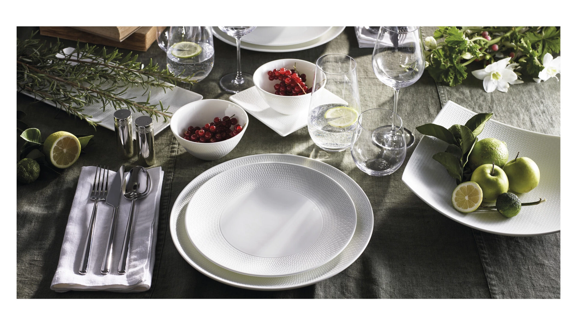 Салатник Wedgwood Джио 25 см, фарфор костяной