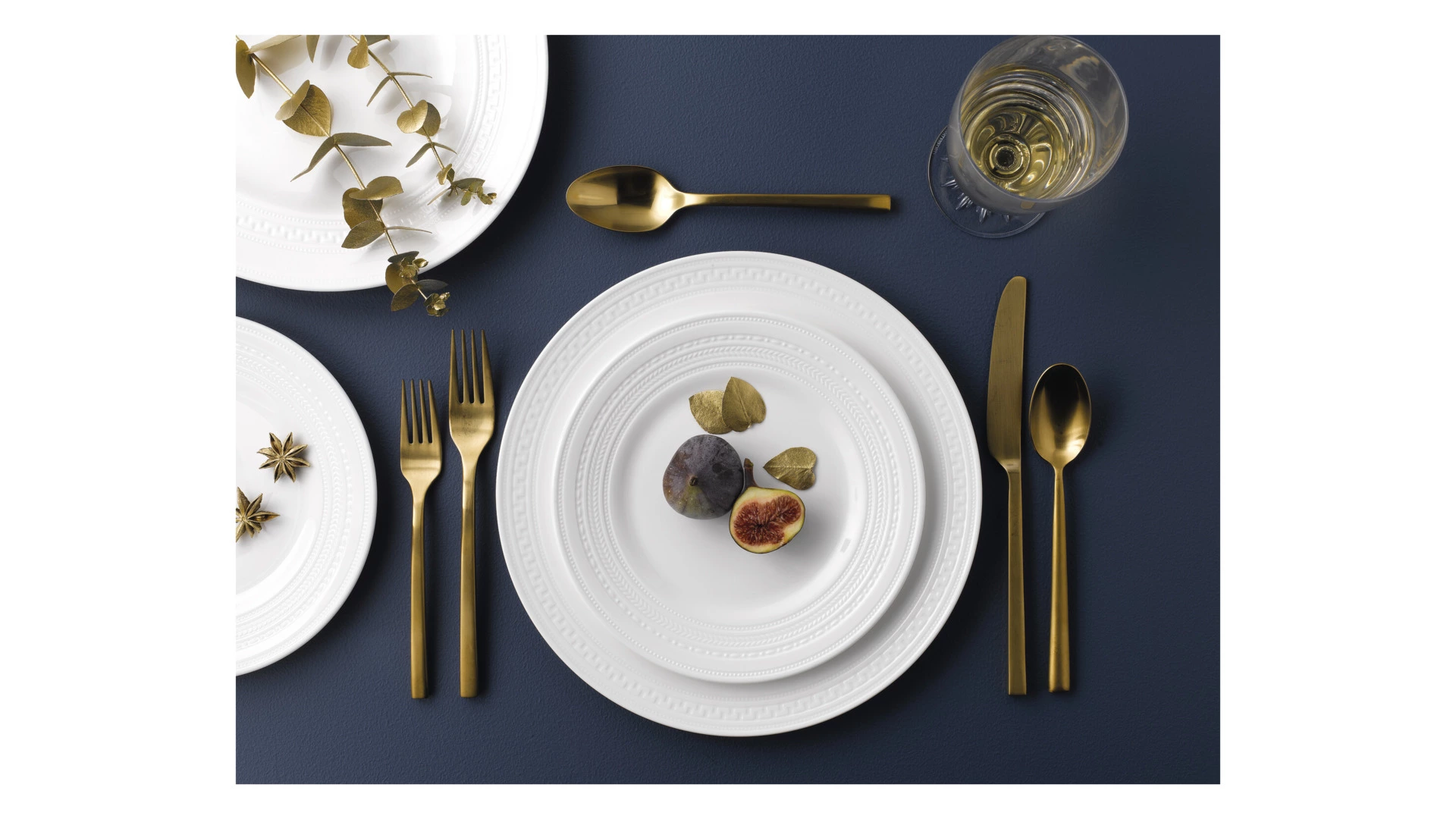 Тарелка суповая Wedgwood Инталия 23 см, фарфор костяной