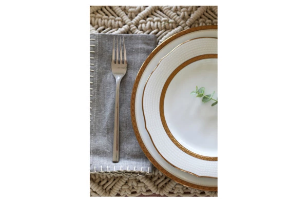 Тарелка акцентная Noritake Шарлотта Голд 23 см