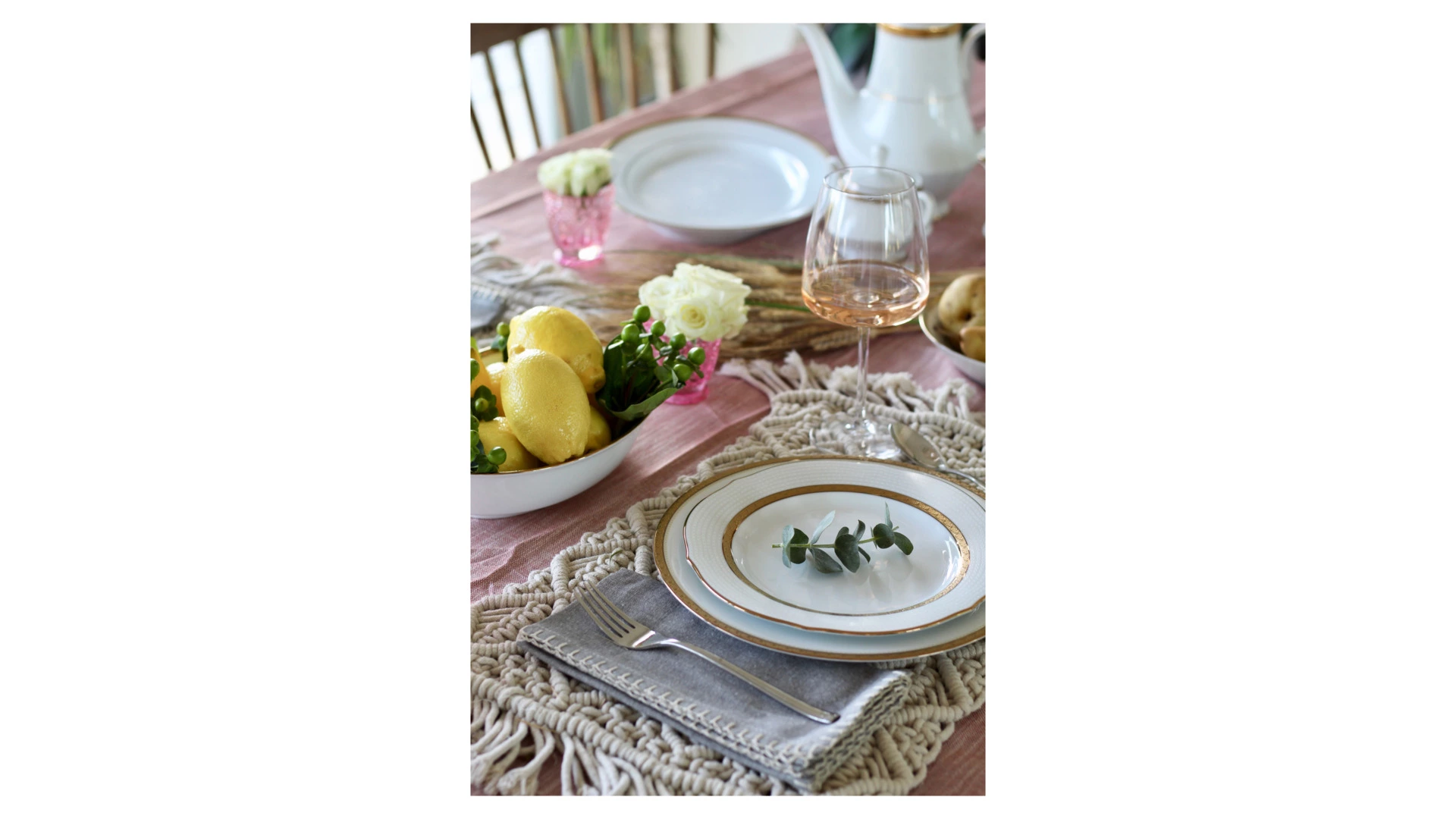Тарелка акцентная Noritake Шарлотта Голд 23 см