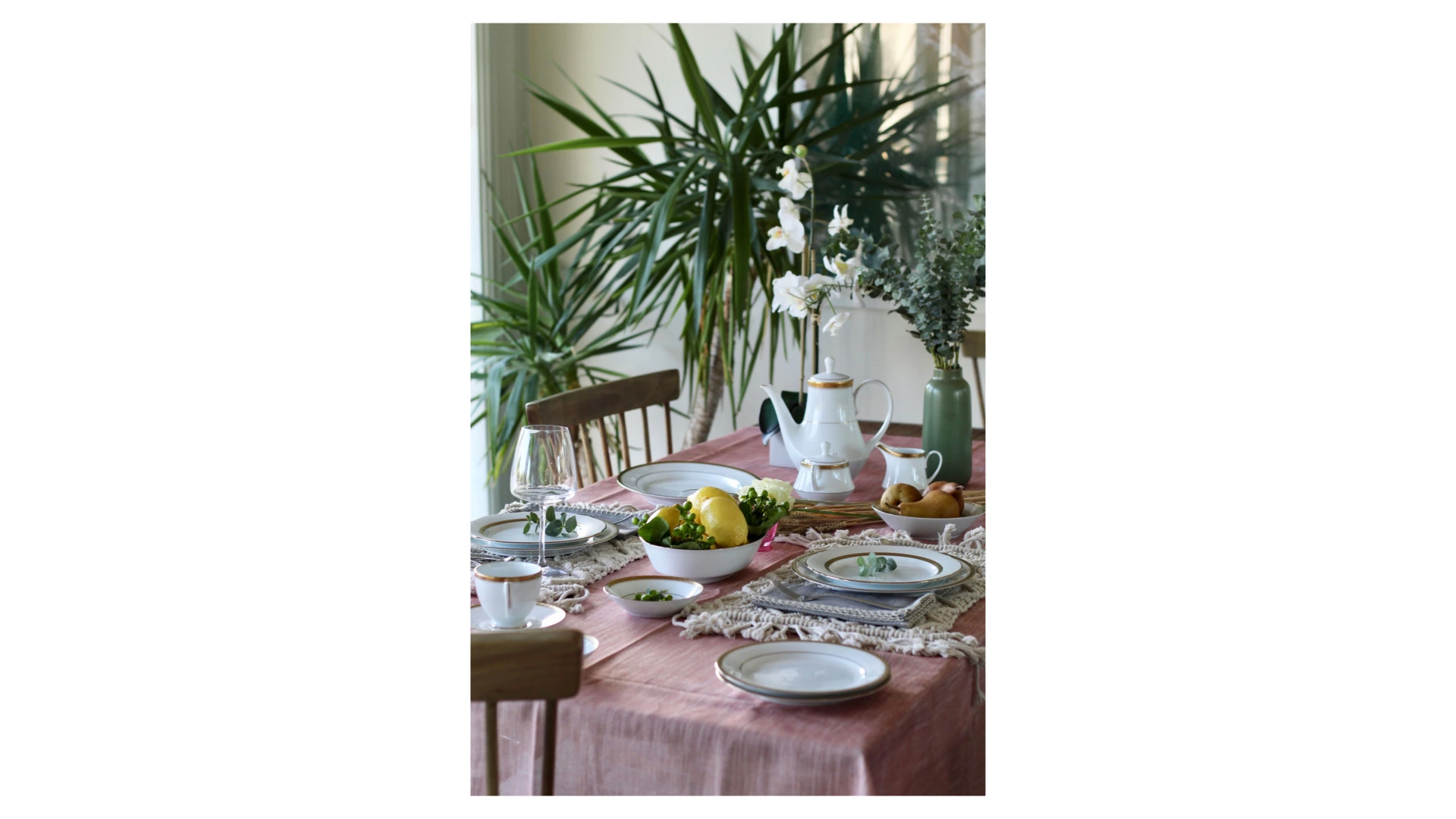 Тарелка акцентная Noritake Шарлотта Голд 23 см