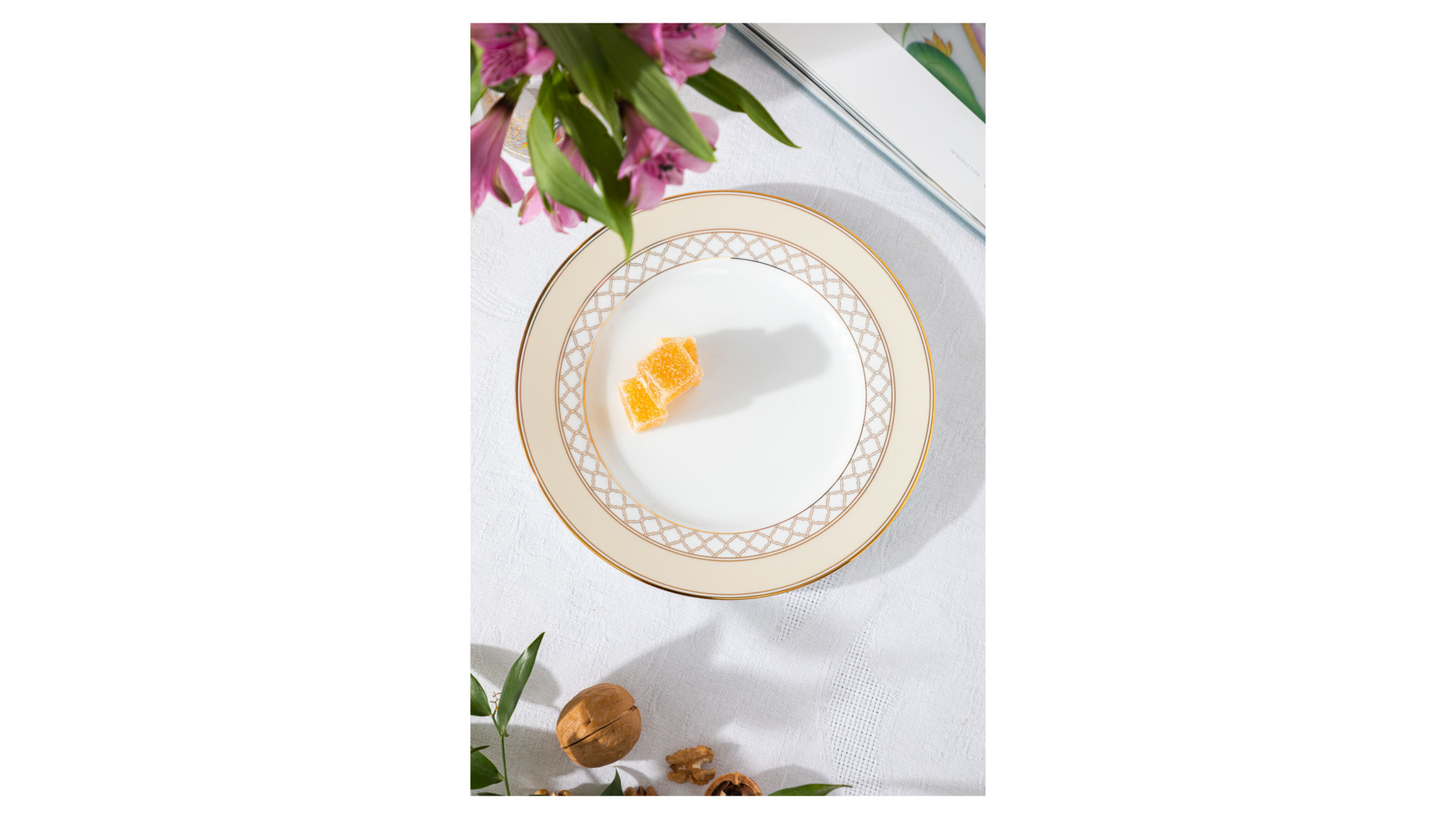 Тарелка закусочная Noritake Царский дворец, золотой кант 21 см