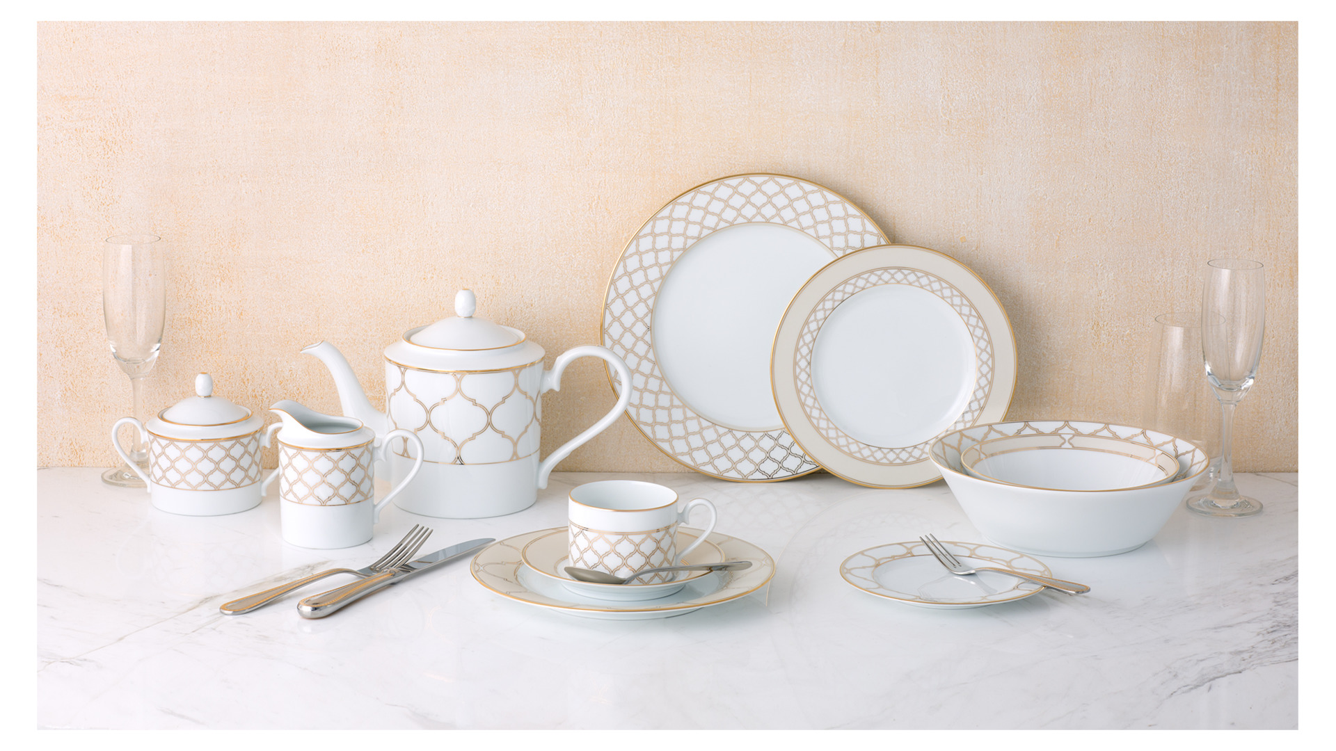 Тарелка закусочная Noritake Царский дворец, золотой кант 21 см, фарфор