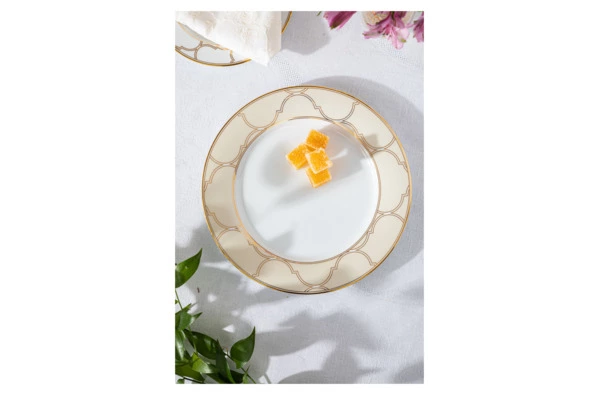 Тарелка акцентная Noritake Царский дворец, золотой кант 23 см, фарфор