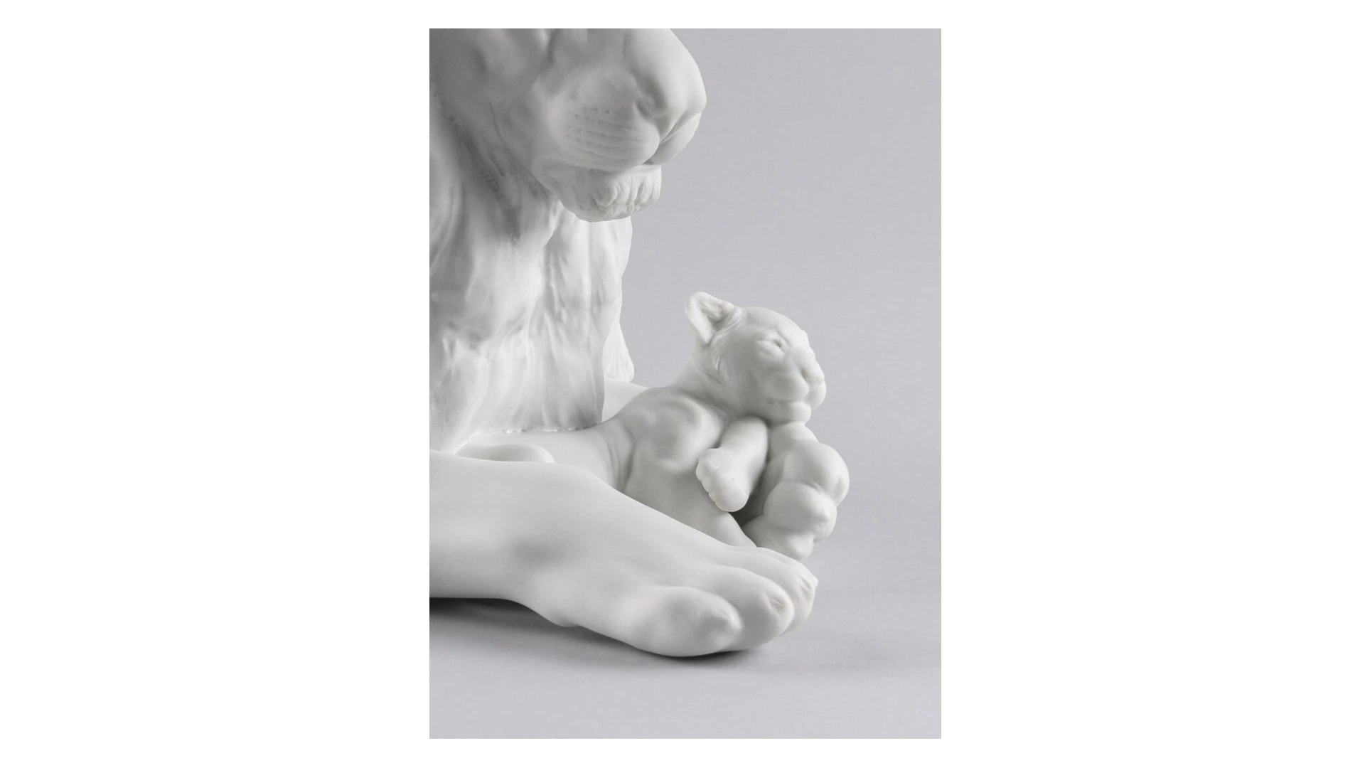Фигурка Lladro Лев с львенком 44x21 см, фарфор