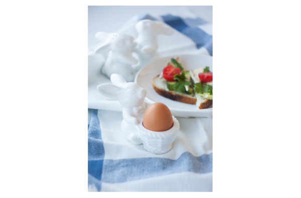 Подставка для яйца Claystreet Воришки Кролик с корзинкой 8,5 см, фарфор, белый
