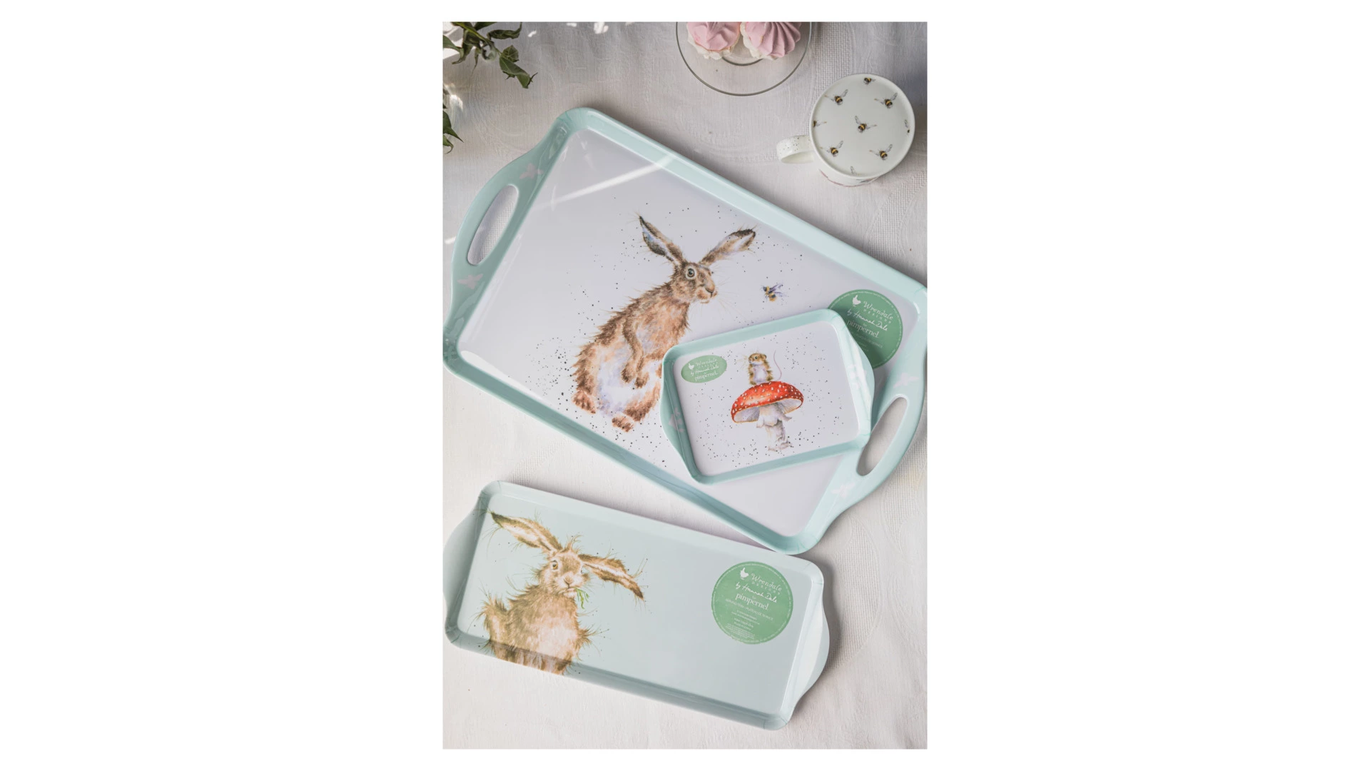 Поднос прямоугольный с ручками Pimpernel Забавная фауна Зайка и пчела 48х29,5 см, пластик