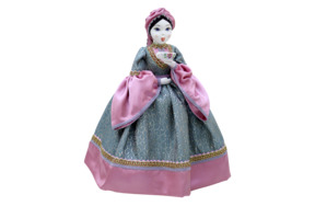 Грелка на заварочный чайник Семикаракорская керамика кукла Мария 38 см, фаянс