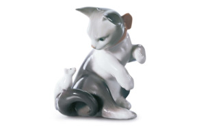 Фигурка Lladro Кошка и мышка 8х7 см, фарфор