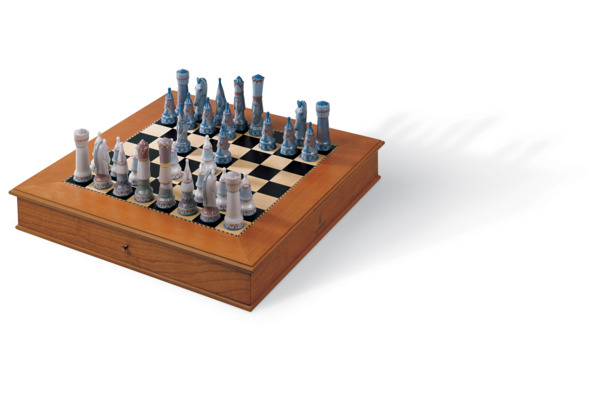 Шахматы Lladro Средневековье 21х56 см, фарфоровые фигурки, деревянная игральная доска