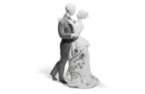 Фигурка Lladro Вальс молодеженов 30х21 см, фарфор