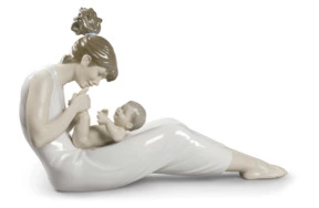 Фигурка Lladro Игры с мамой 41х25 см, фарфор