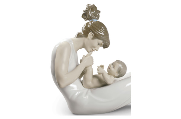 Фигурка Lladro Игры с мамой 41х25 см, фарфор