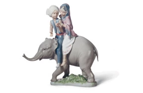 Фигурка Lladro Индийские дети на слоне 19х23 см, фарфор