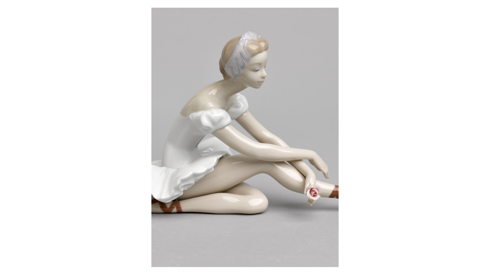 Фигурка Lladro Балерина с розой 21х13 см, фарфор