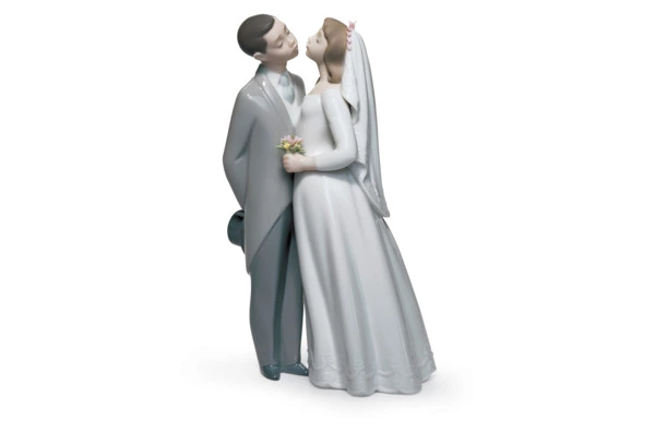 Фигурка Lladro Поцелуй на память 12х19 см, фарфор