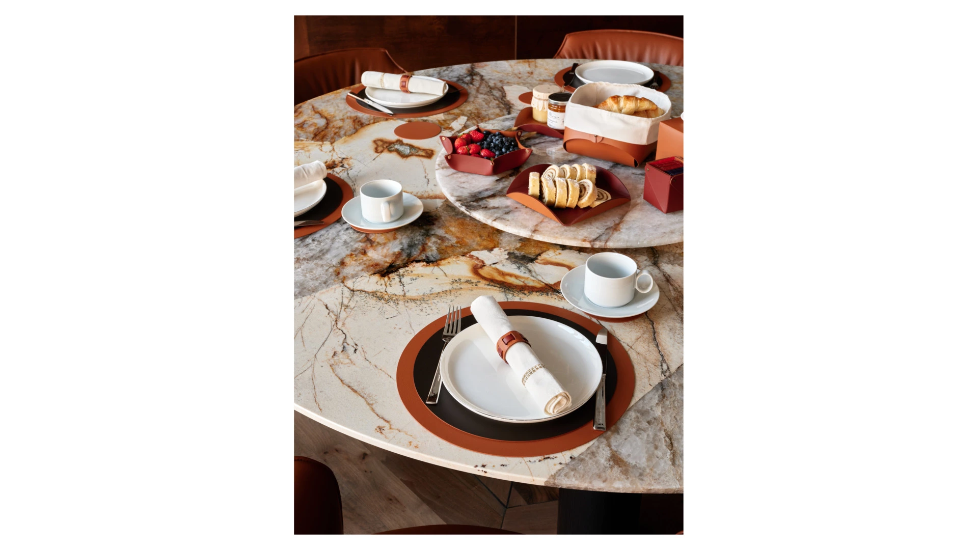 Плейсмат круглый ADJ d35 см, кожа натуральная, бордо