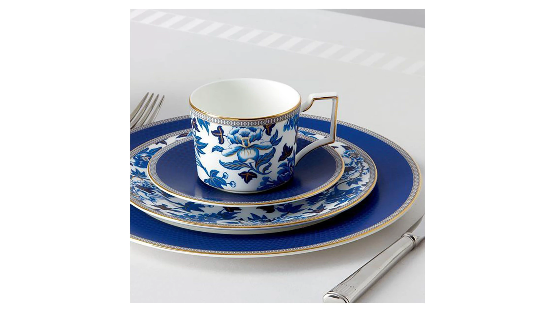 Тарелка закусочная Wedgwood Гибискус 20 см, фарфор