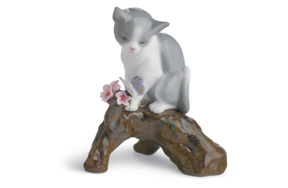 Фигурка Lladro Пора цветения - кошка 9х10 см, фарфор