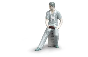 Фигурка Lladro Хирург 20х33 см, фарфор