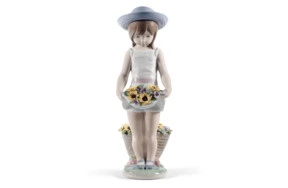 Фигурка Lladro Цветы в подоле 10х22 см, фарфор