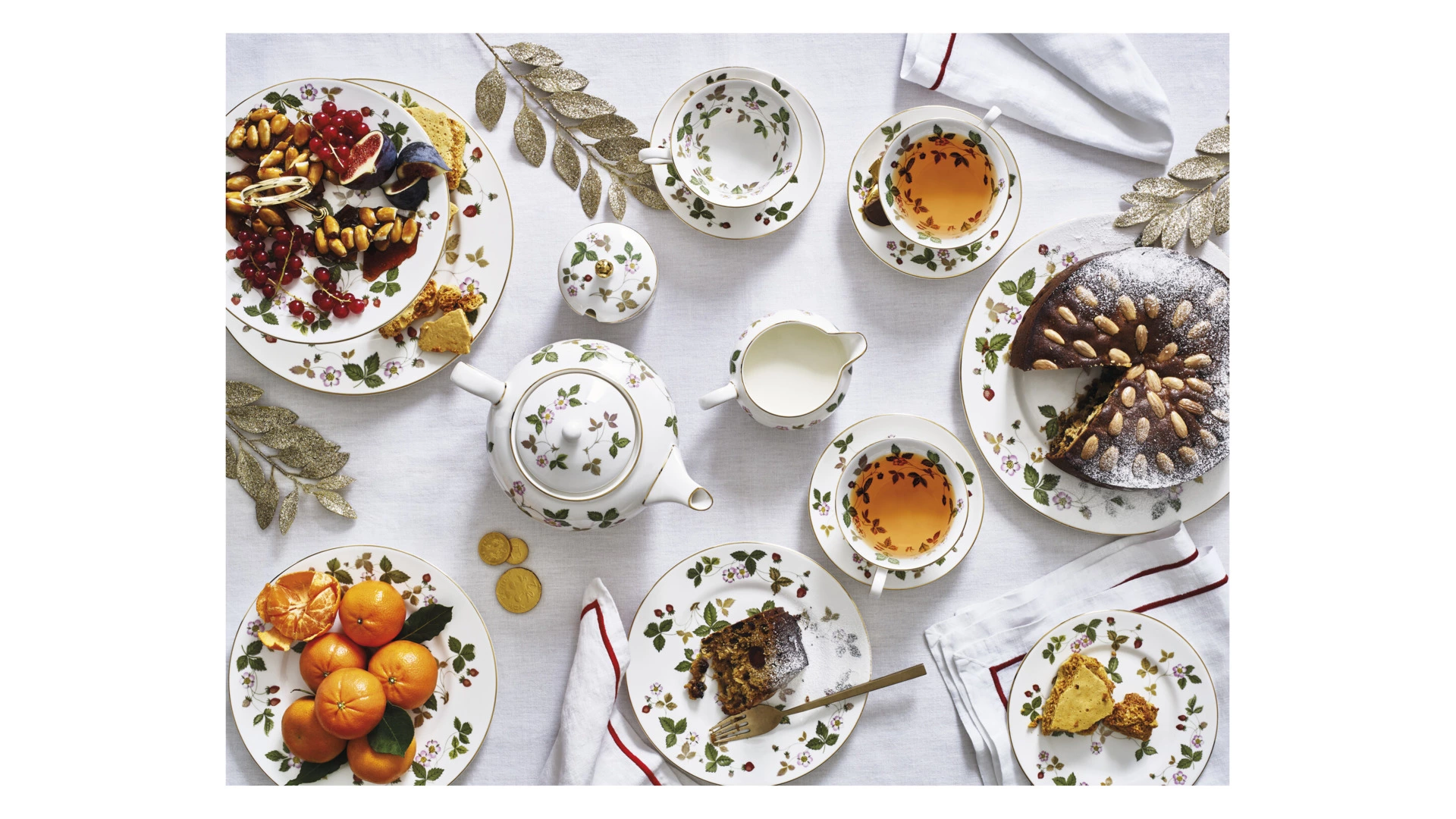 Сервиз столовый Wedgwood Земляника на 6 персон 27 предметов, фарфор