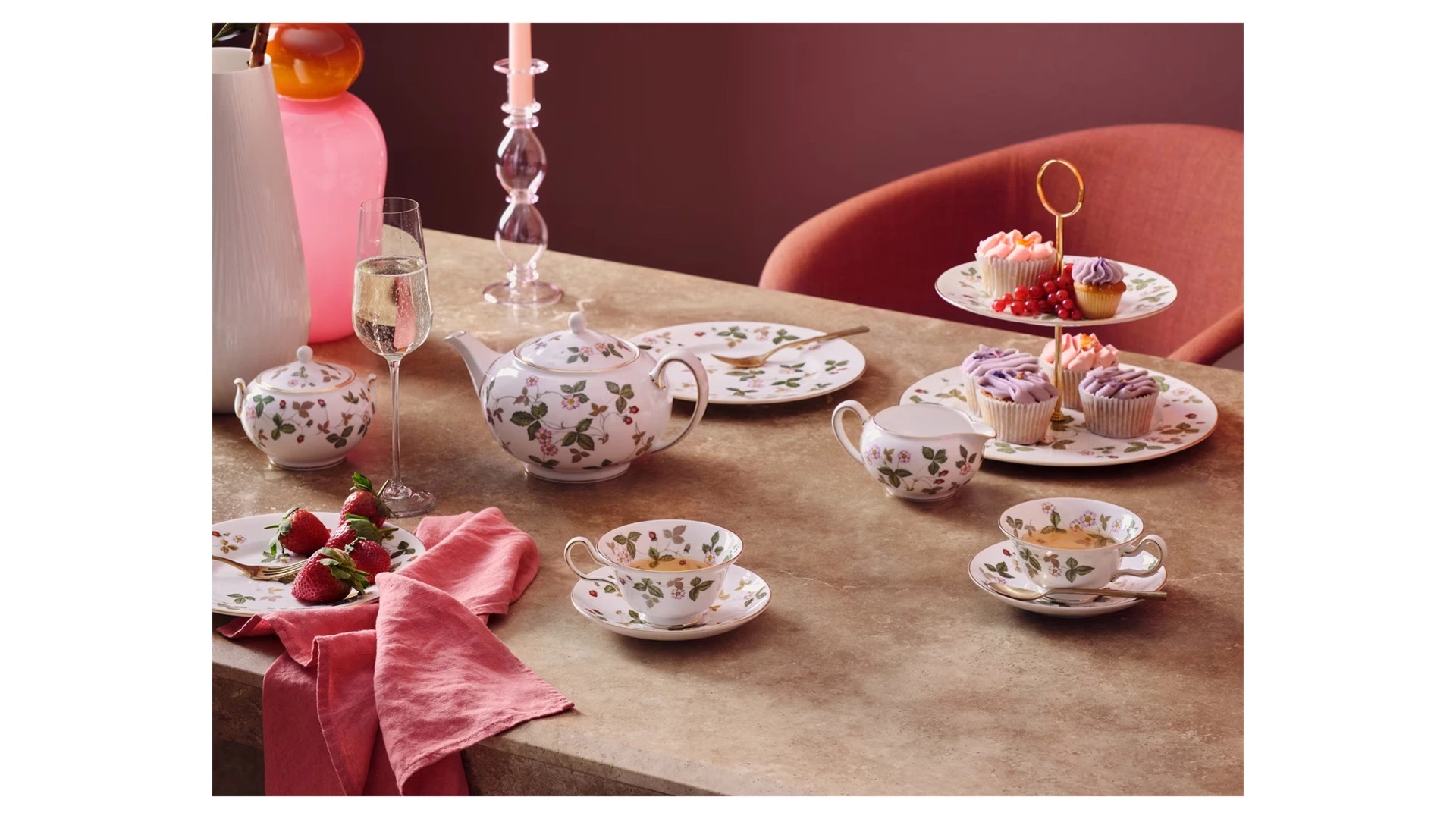 Сервиз столовый Wedgwood Земляника на 6 персон 27 предметов, фарфор