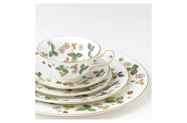 Сервиз столовый Wedgwood Земляника на 6 персон 27 предметов, фарфор