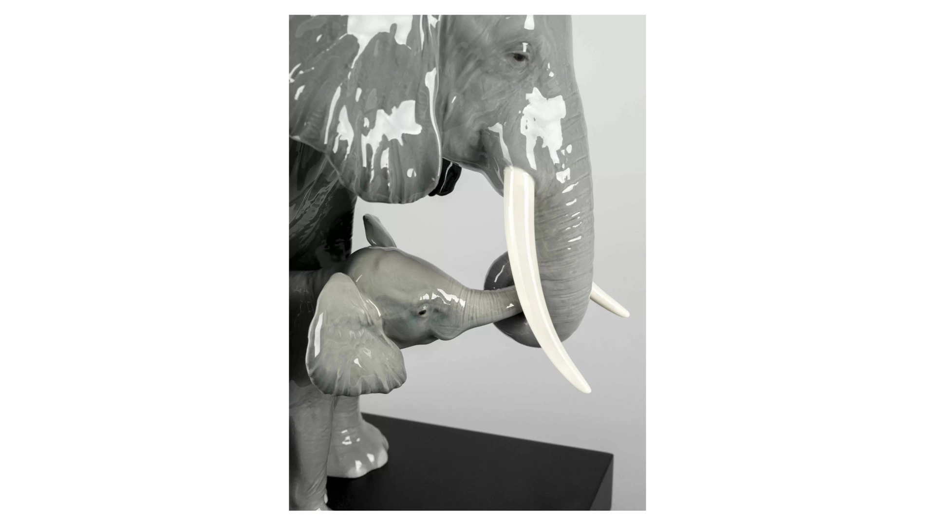 Фигурка Lladro Показывая путь 36х29 см, фарфор