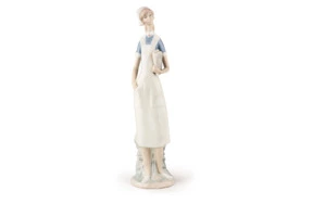 Фигурка Lladro Медсестра 10х36 см, фарфор