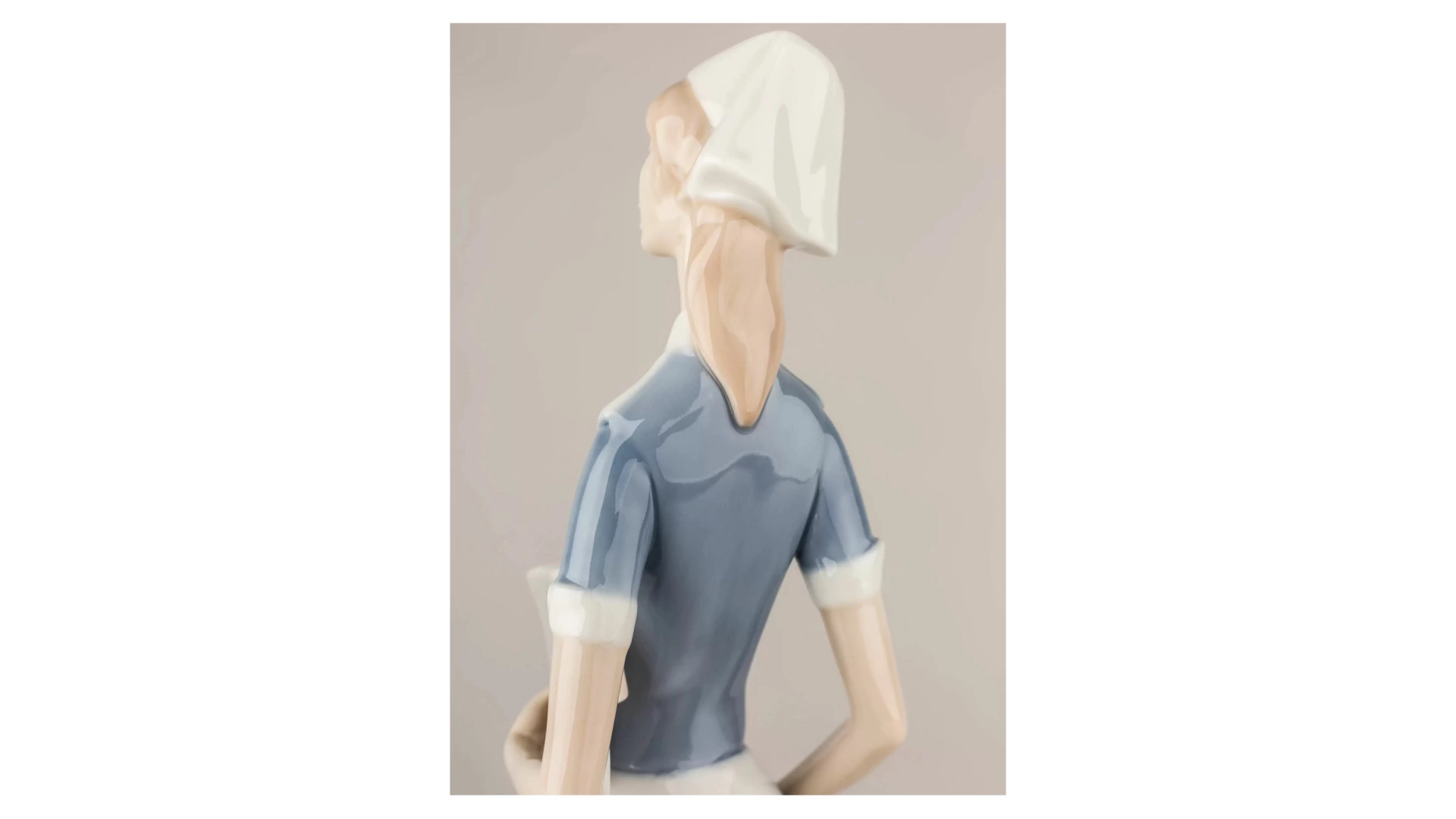 Фигурка Lladro Медсестра 10х36 см, фарфор
