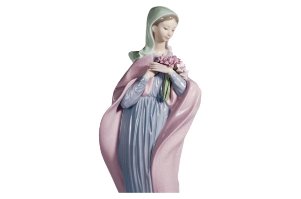 Фигурка Lladro Мадонна с цветами 11х32 см, фарфор