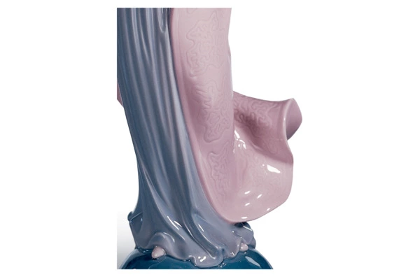 Фигурка Lladro Мадонна с цветами 11х32 см, фарфор