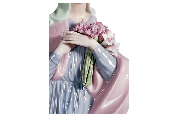 Фигурка Lladro Мадонна с цветами 11х32 см, фарфор