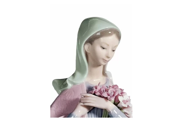 Фигурка Lladro Мадонна с цветами 11х32 см, фарфор